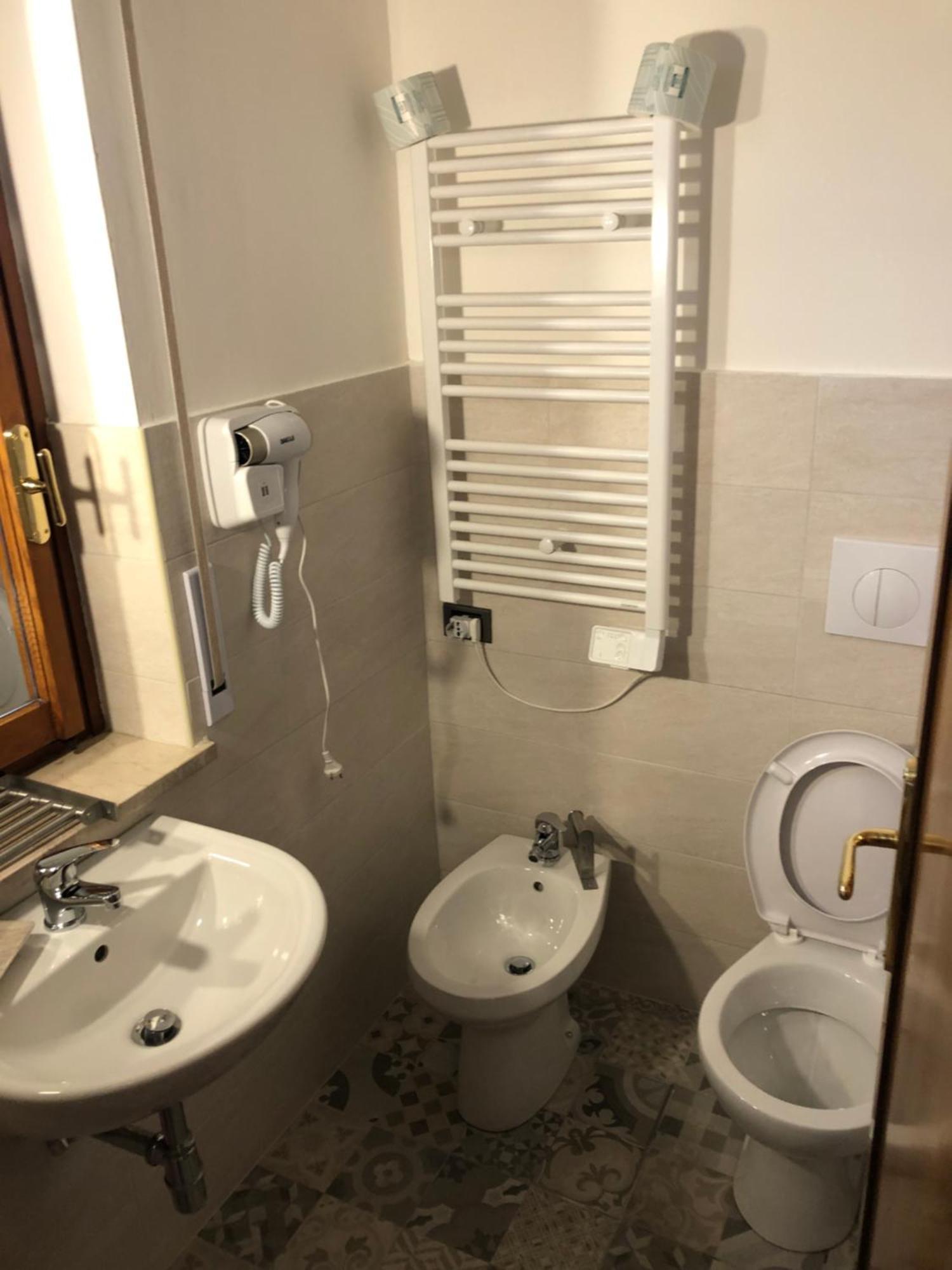 Moon River Guest House Pescara Buitenkant foto